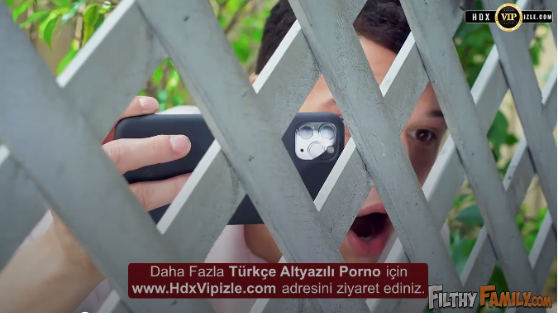 Üvey Kardeşi Masturbasyon Yaparken Onu Telefona Kaydediyor ve Olanlar Oluyor Türkçe Altyazılı